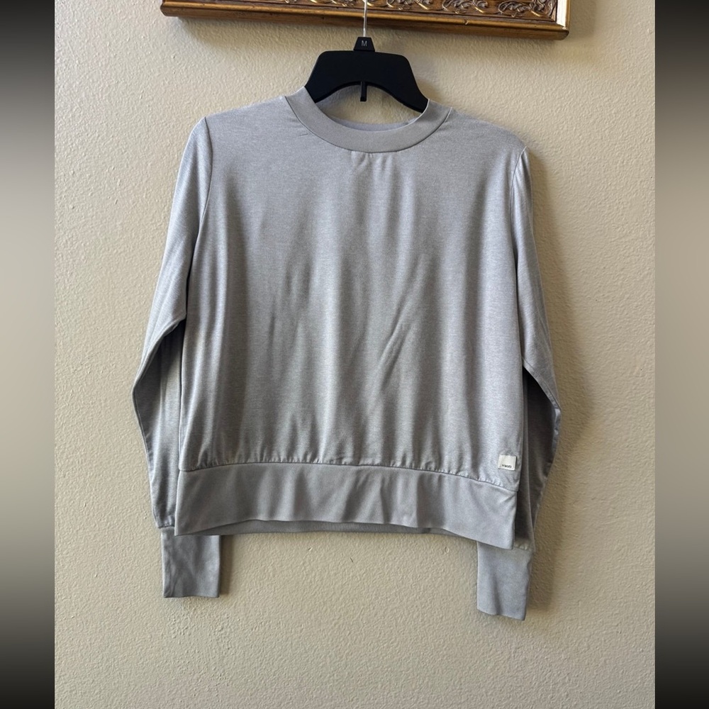 Vuori Daydream Crew heather grey sweatshirt long sleeve top size M